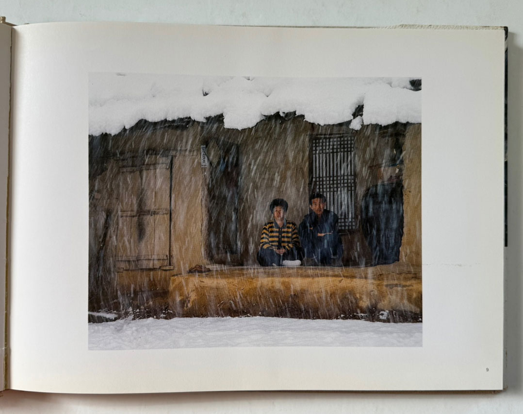 굴피집 깊은산 외딴집 안승일 사진집 / 1997년 초판 / 95페이지