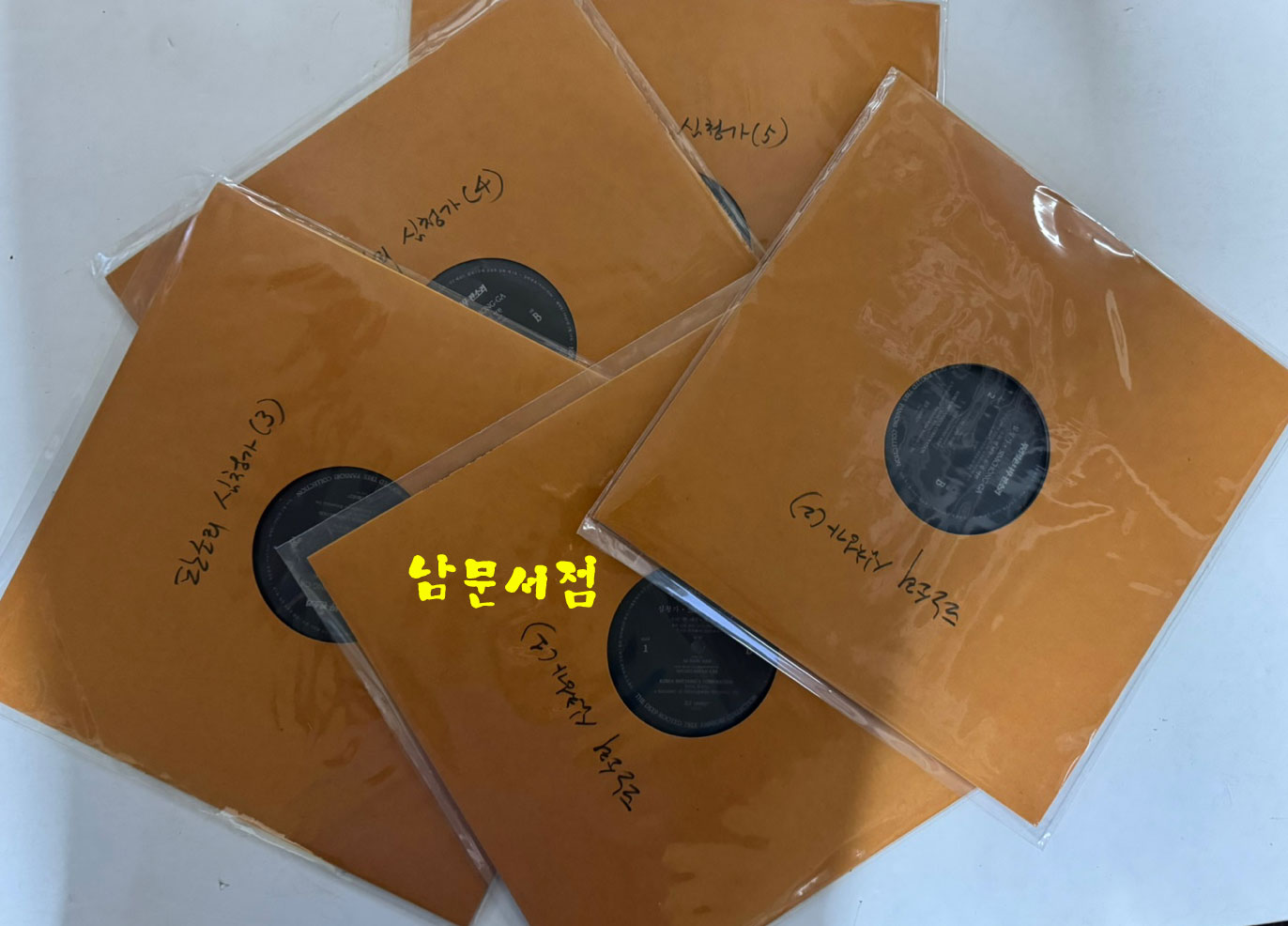 뿌리깊은나무 판소리 심청가 5LP, 적벽가 4LP, 수궁가 3LP, 흥보가 4LP, 춘향가 6LP / LP22장 / 아쉽게 자켓은 다시만든것, / 사진의 상품이 전부 입니다.
